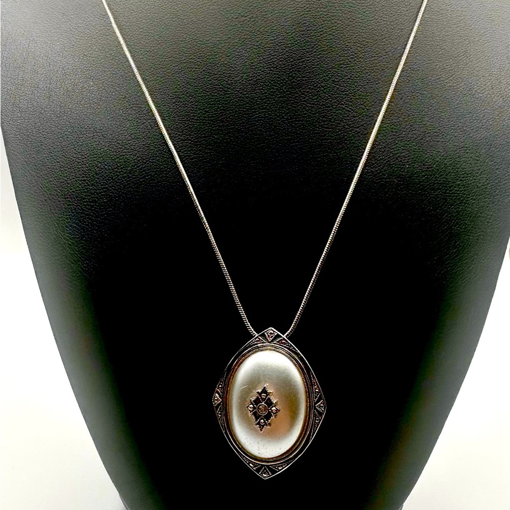 Avon Chesterfield Oval Pearl&Rhinestone Convertible Brooch/Pendant Necklace 1980 - Picture 2 of 8